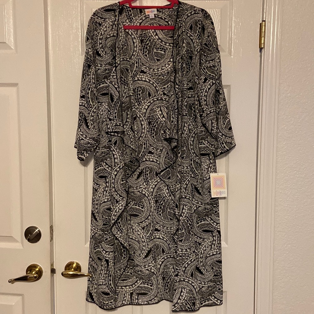 Lularoe Shirley kimono.  Size L and NWT